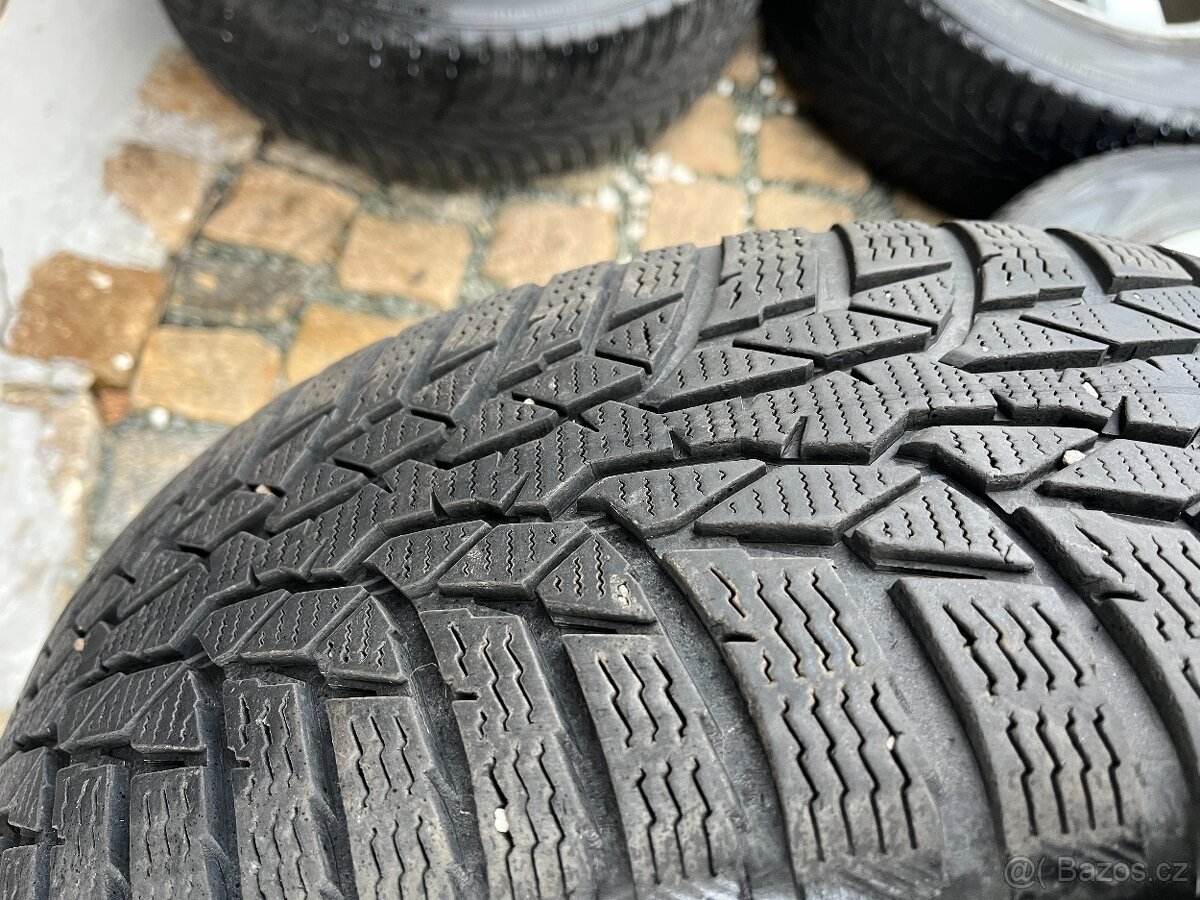 4x litá kola 5x114 R15, zimní pneu 80% - 4