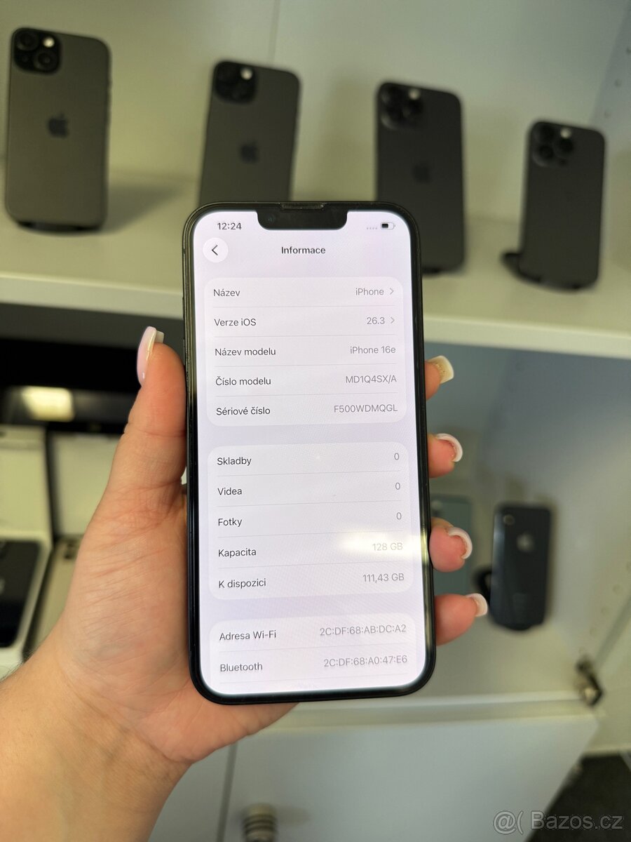iPhone 16e - 4