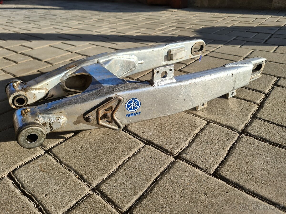 Yamaha tt600 r kyvná vidlice + osa kyvky a zadního kola - 4