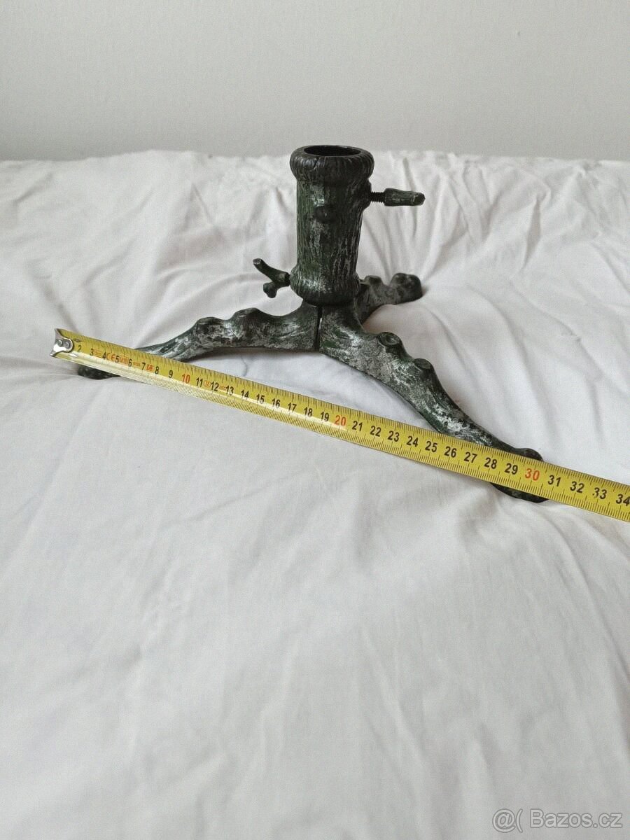 Zelený litinový stojánek na vánoční stromeček - 4