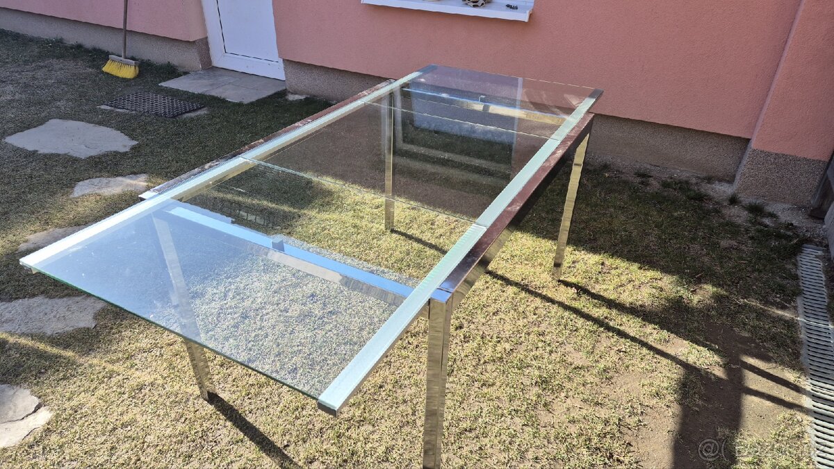 Skleneny jidelni stul - 4