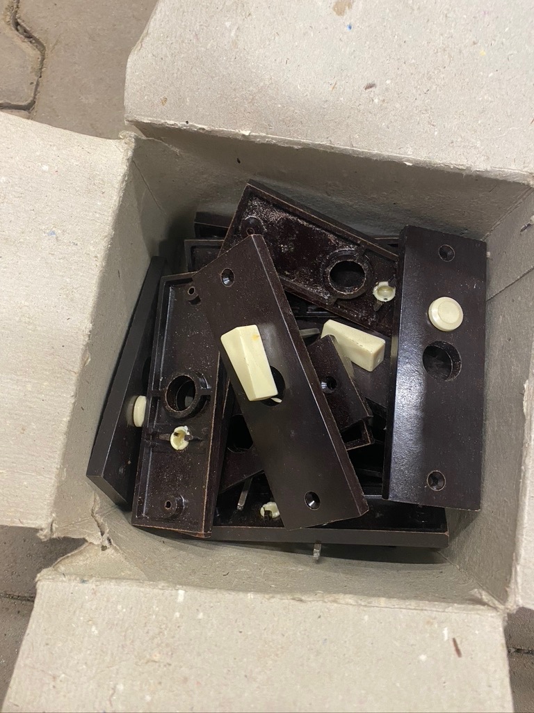 Nové kování, kliky, kukátka... - 4