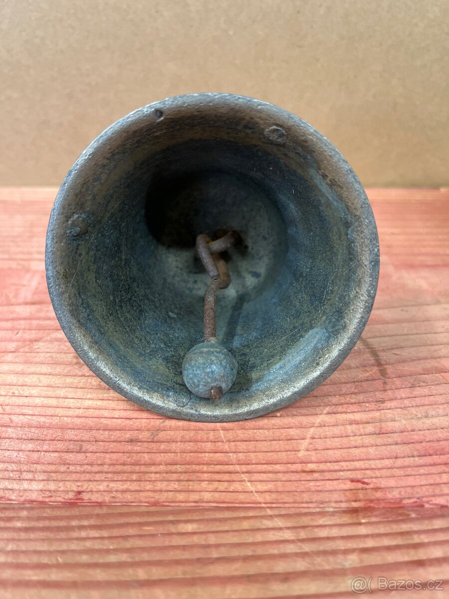 Starý mosazný zvoneček č 5 - 4