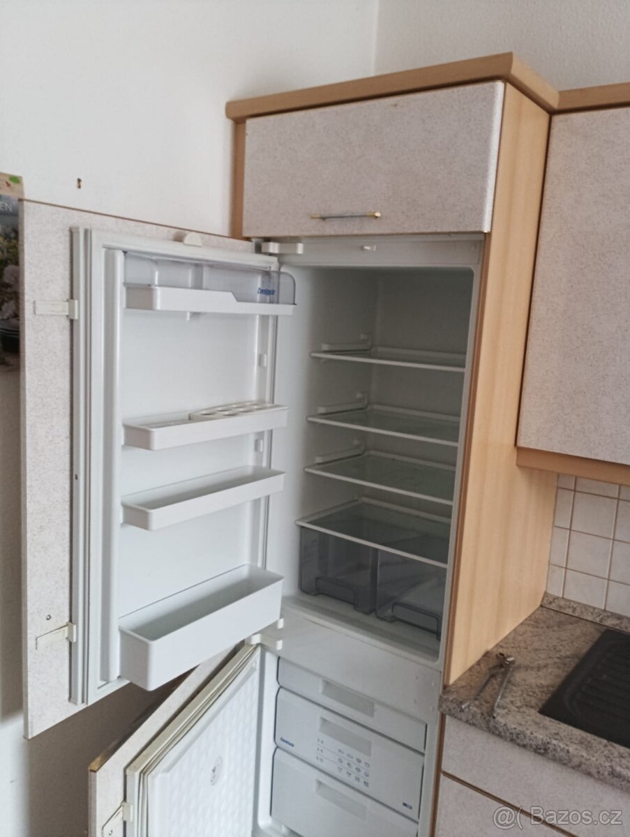 Kuchyňská linka lesklá s lednicí - 4