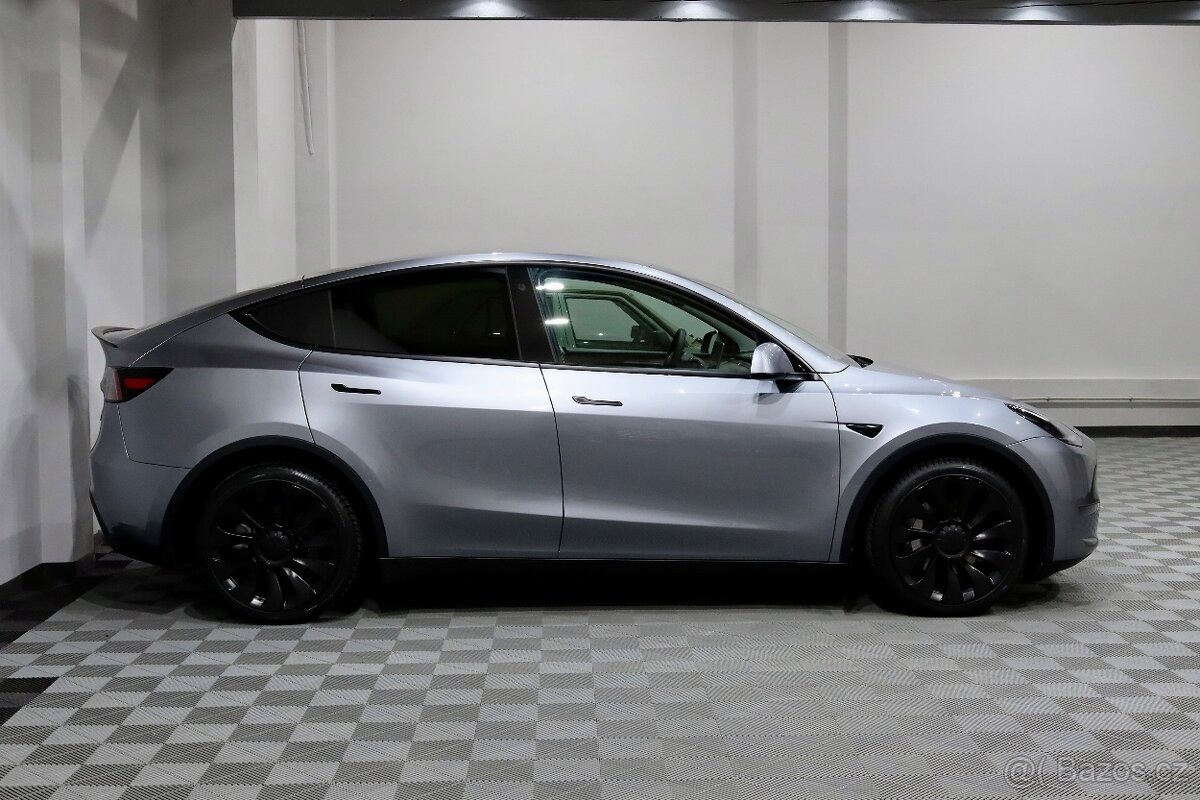 Tesla Model Y Long Range Dual Motor AWD REZERVOVÁNO - 4