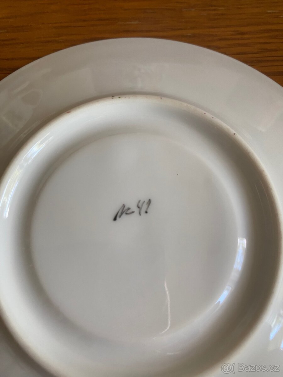 CHODSKÝ PORCELÁN,HRNEČKY+ TALÍŘKY -MALOVANÉ -SADA - 4