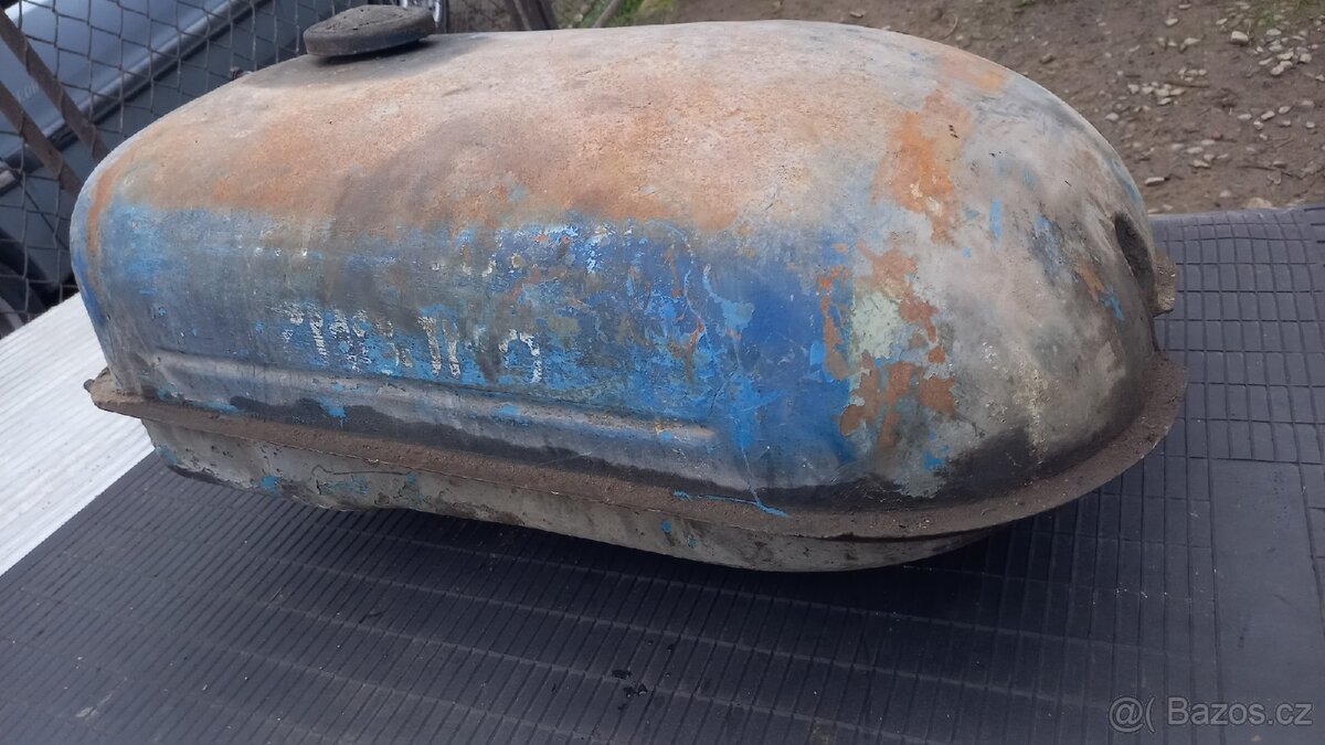 Zetor 25 -nádrž - 4