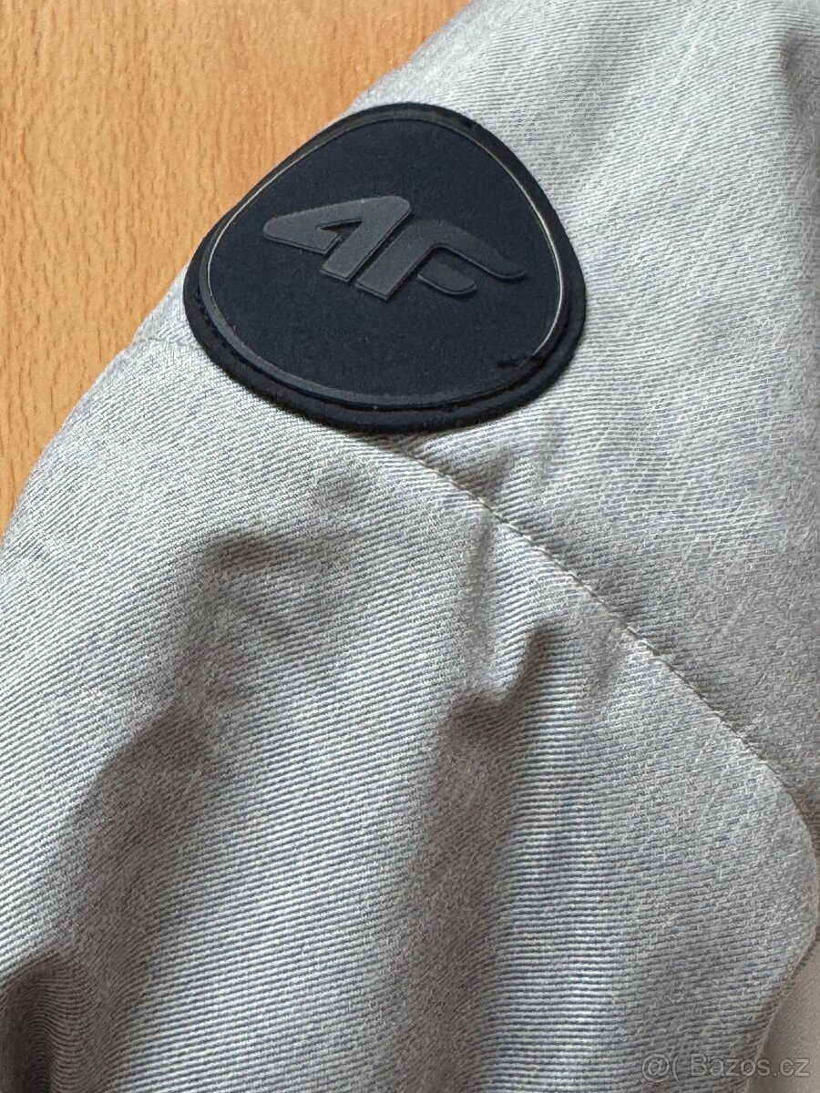 Zimní bundy NIKE a 4F - 4