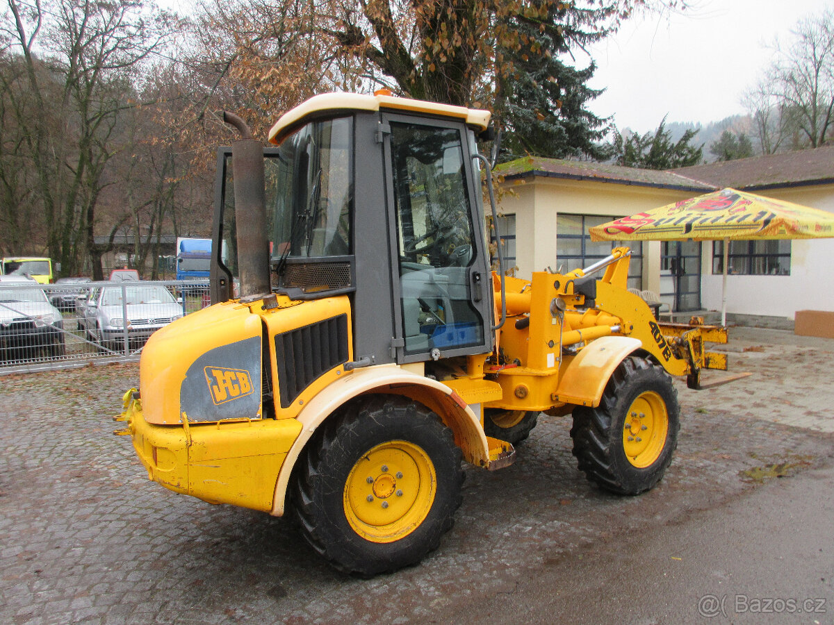 Kolový nakladač JCB 407 - 4