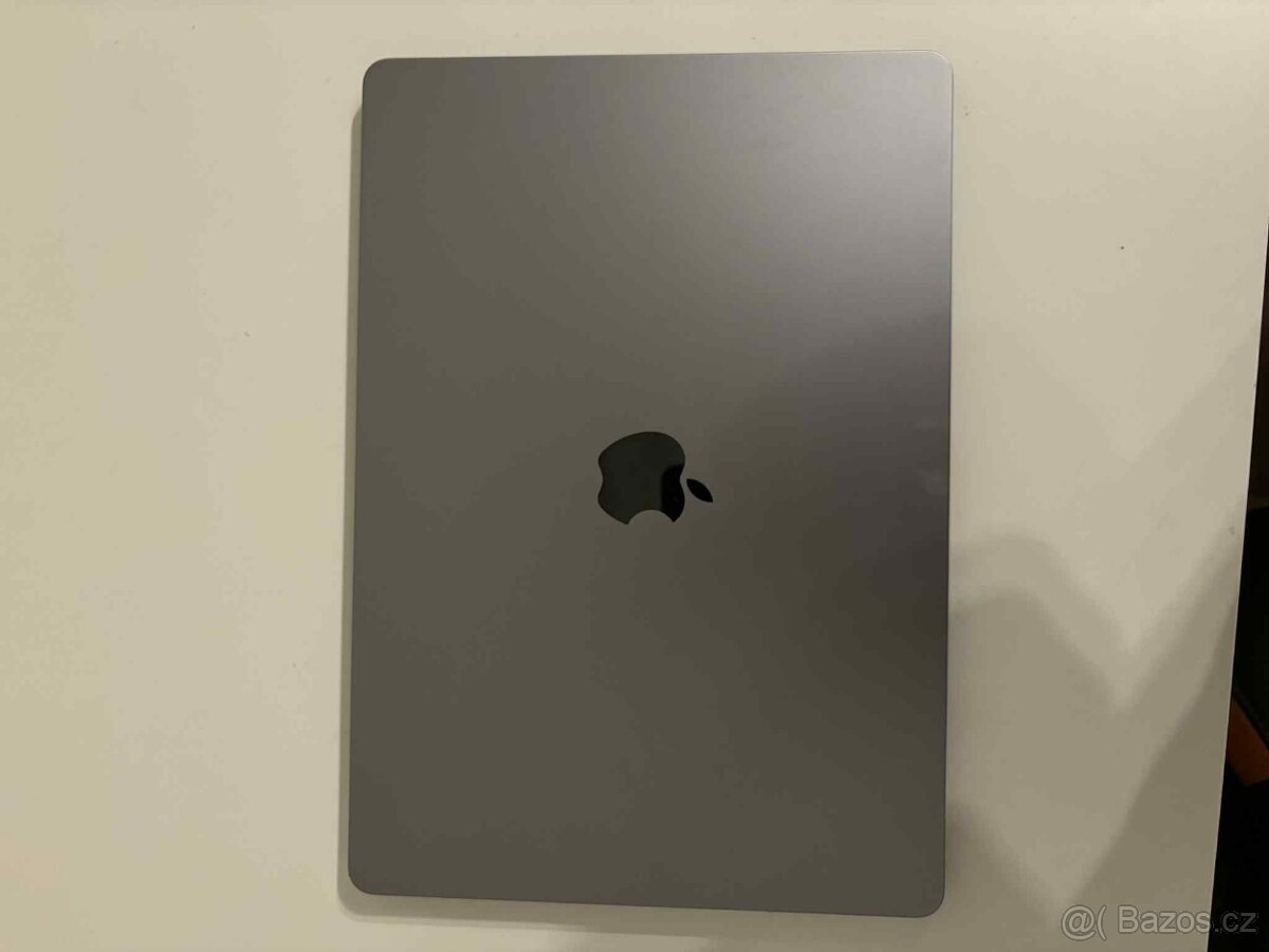 MacBook Air 15" (2024) M3 • 24 GB RAM • 512 GB SSD • Space - 4
