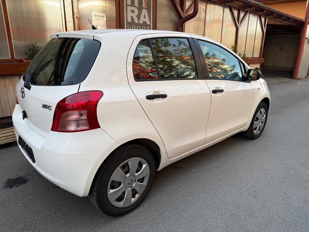 Toyota Yaris 1,0i - 4