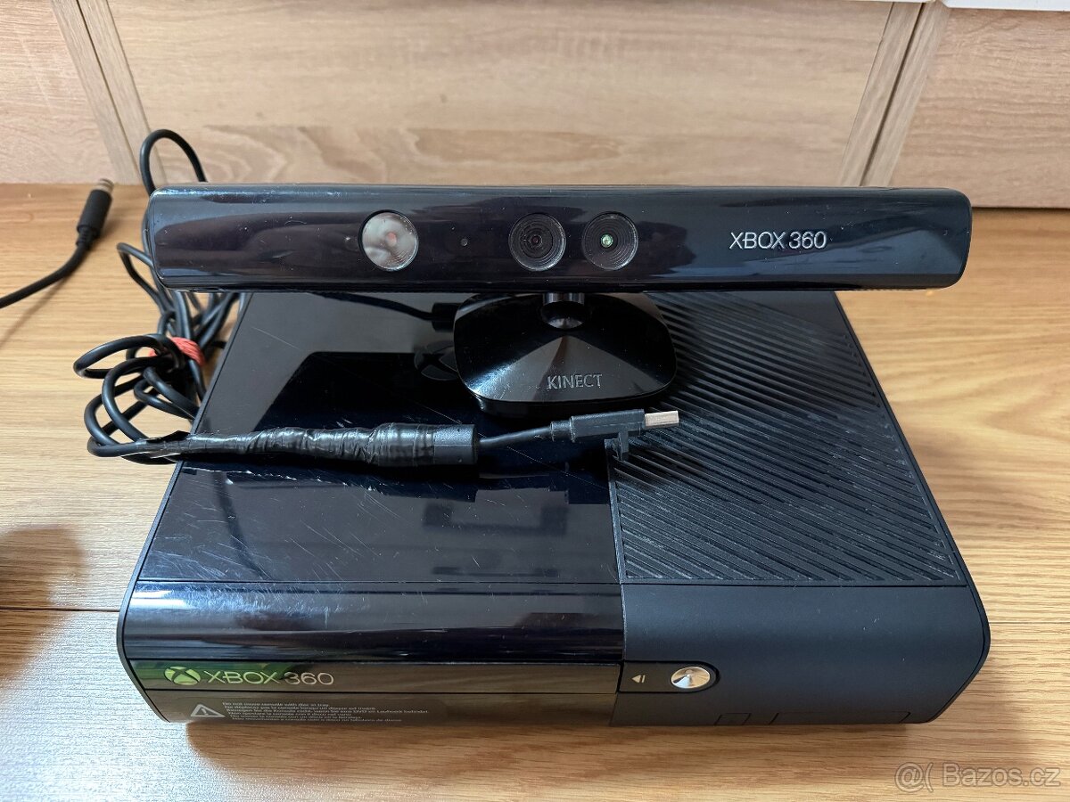 XBOX 360 + PŘÍSLUŠENSTVÍ. - 4