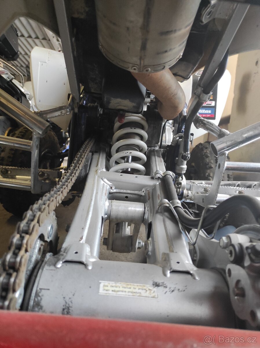 Závodní čtyřkolka Suzuki