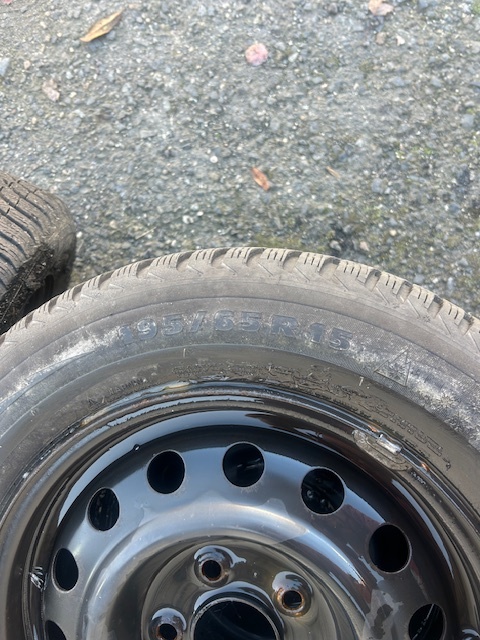 Komplet sada plechové disky Hyundai i40 195/65 R15 - 4