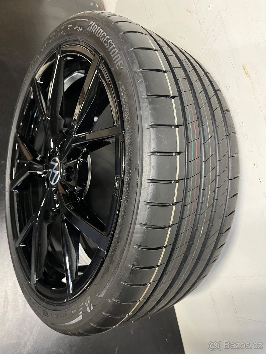 VW Golf 8 R19 GTI Nová letní sada - 4