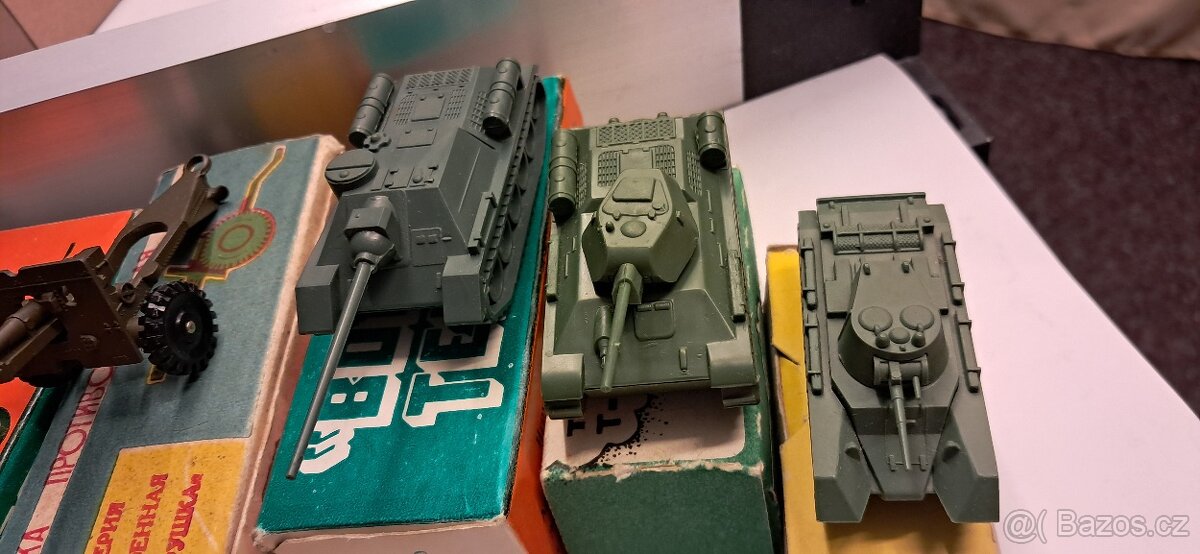 Modely sovětské vojenské techniky - 4
