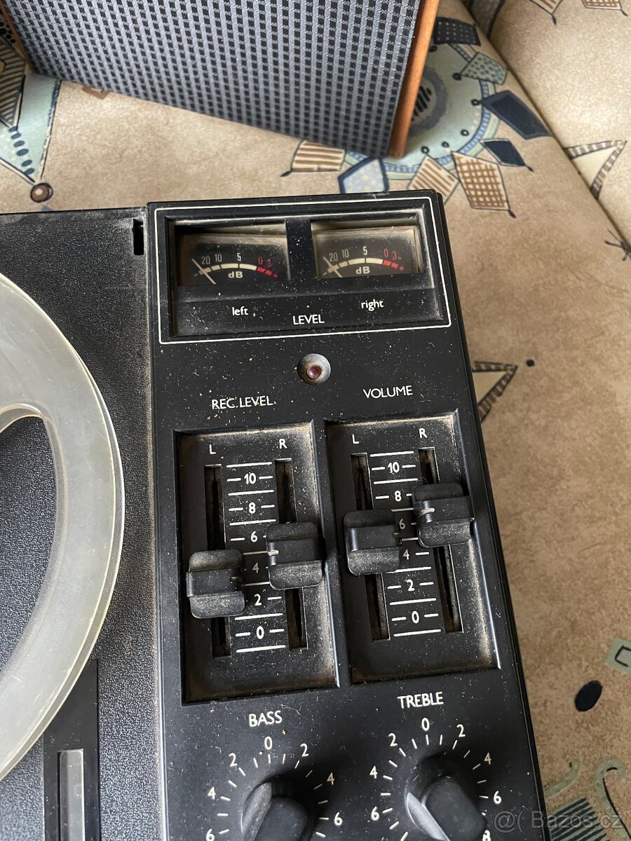 Starý magnetefon Tesla - 4