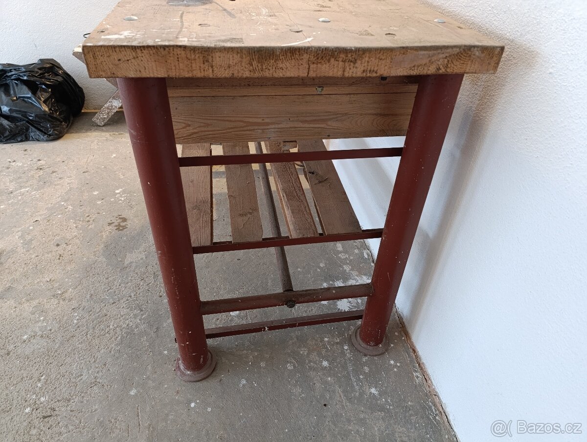 Prodám masivní garážový ponk se svěrákem. - 4