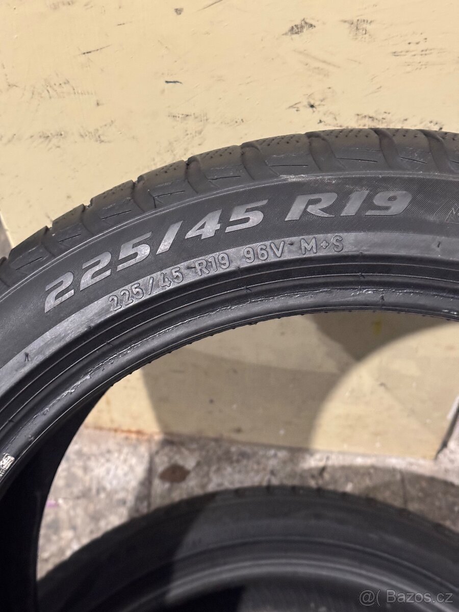 Zimní pneu 225/45/19 Pirelli Sottozero 3 - 4