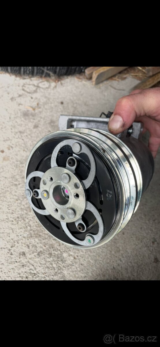 Volvo kat a klimakompresor - 4