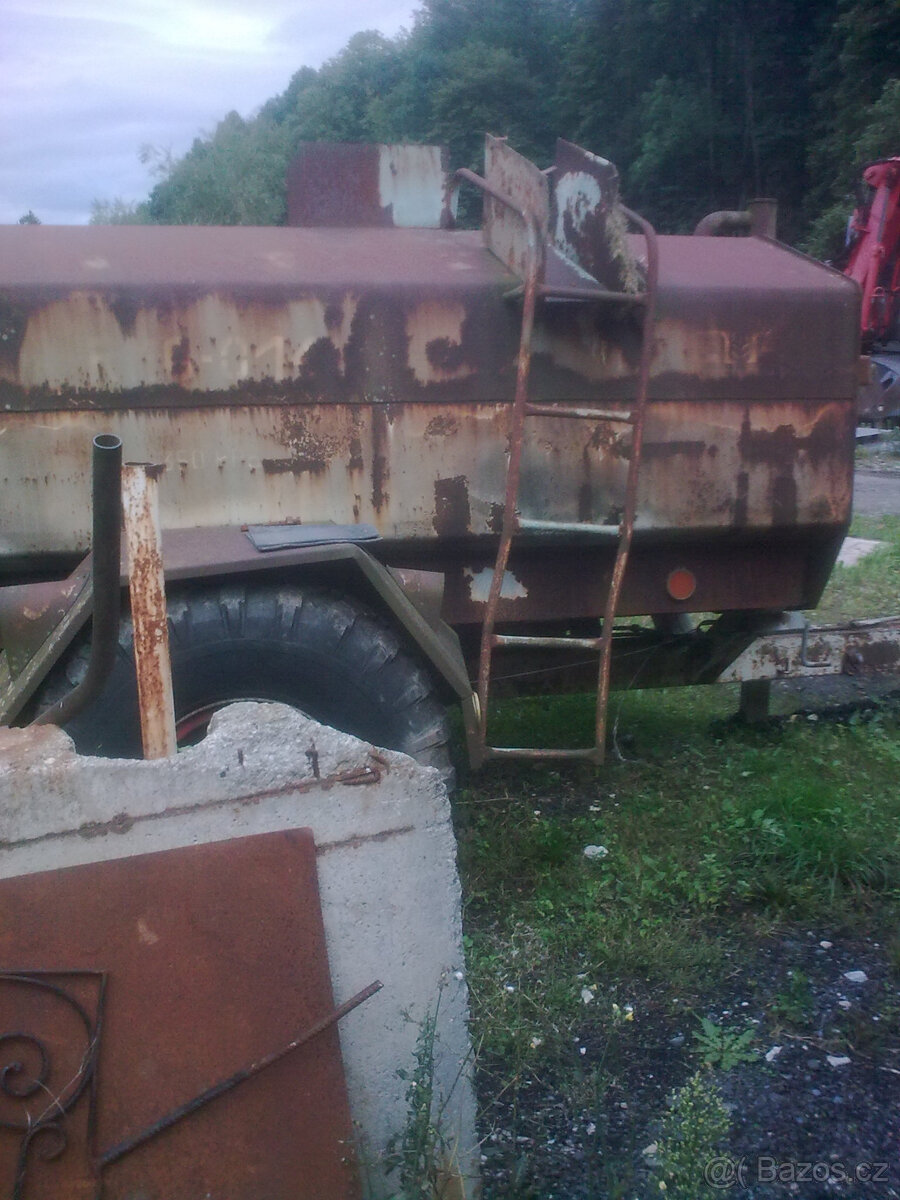 Vlečka jednoosá cisterna - 4