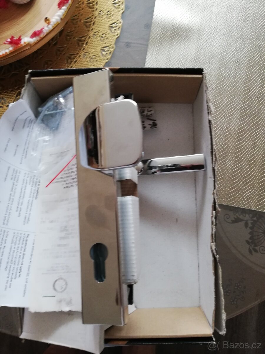 Prodám bezpečnostní kování ROSTEX do dveří. - 4