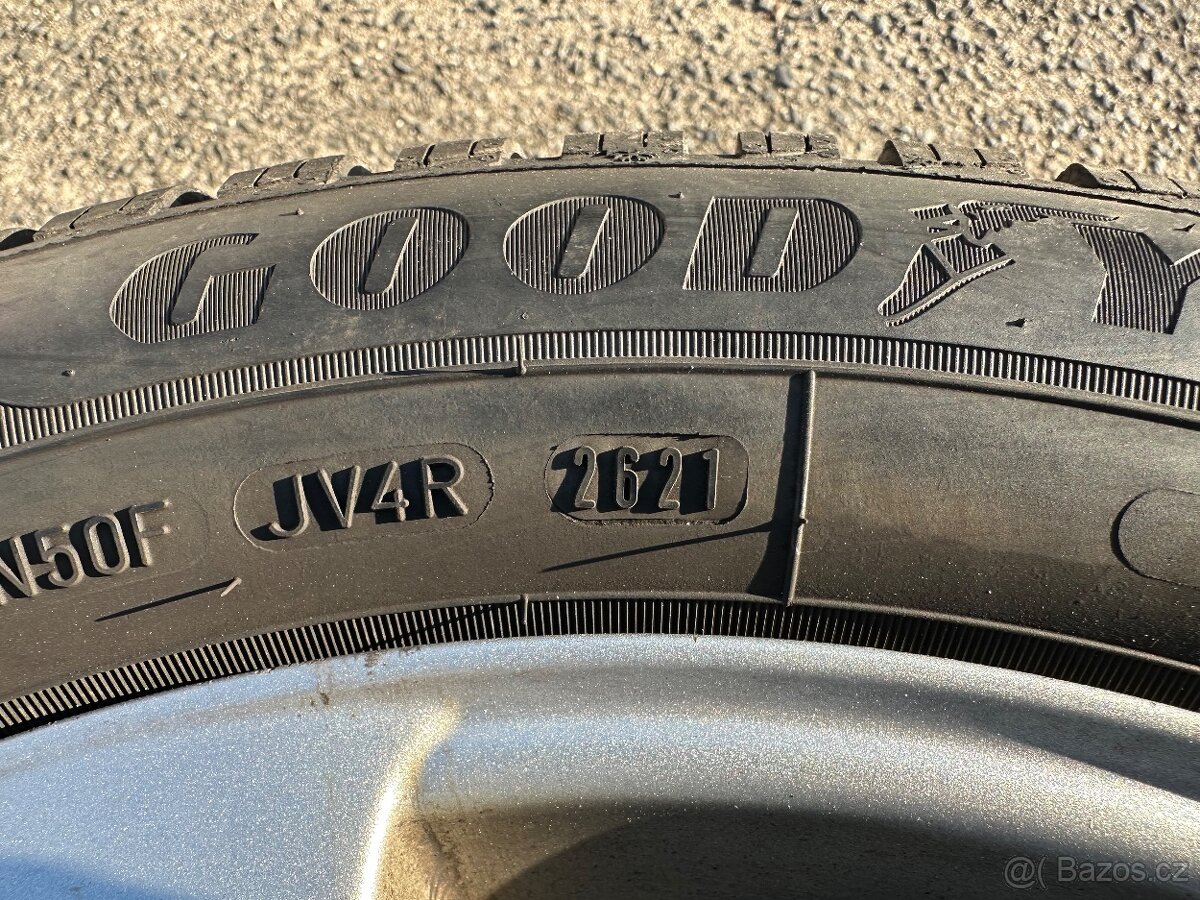 Alu kola Peugeot obutá zimní pneu - 4