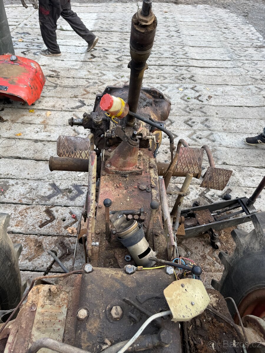 Prodám kompletní zadek zetor 6911 s pedály - 4