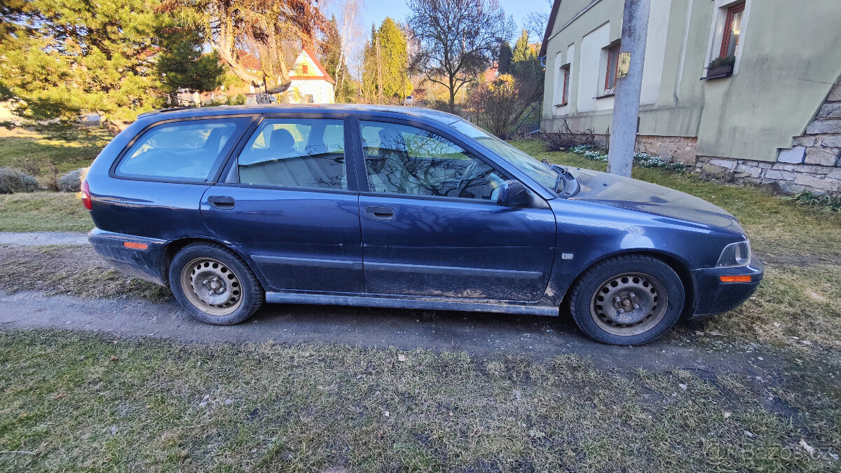 Prodám Volvo V40 1.9DI r.v. 2001, STK 07/2026 - 4