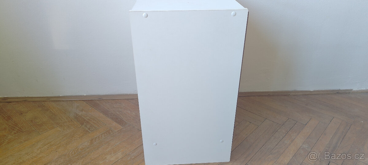 Bílý noční stolek 41 x 30 x 54 cm - 4