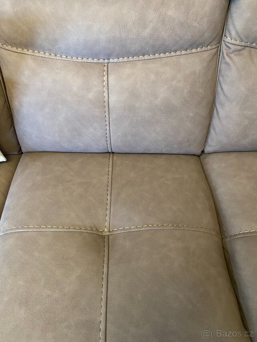 Prodám pěknou zánovní hnědou sedací soupravu do L - 4