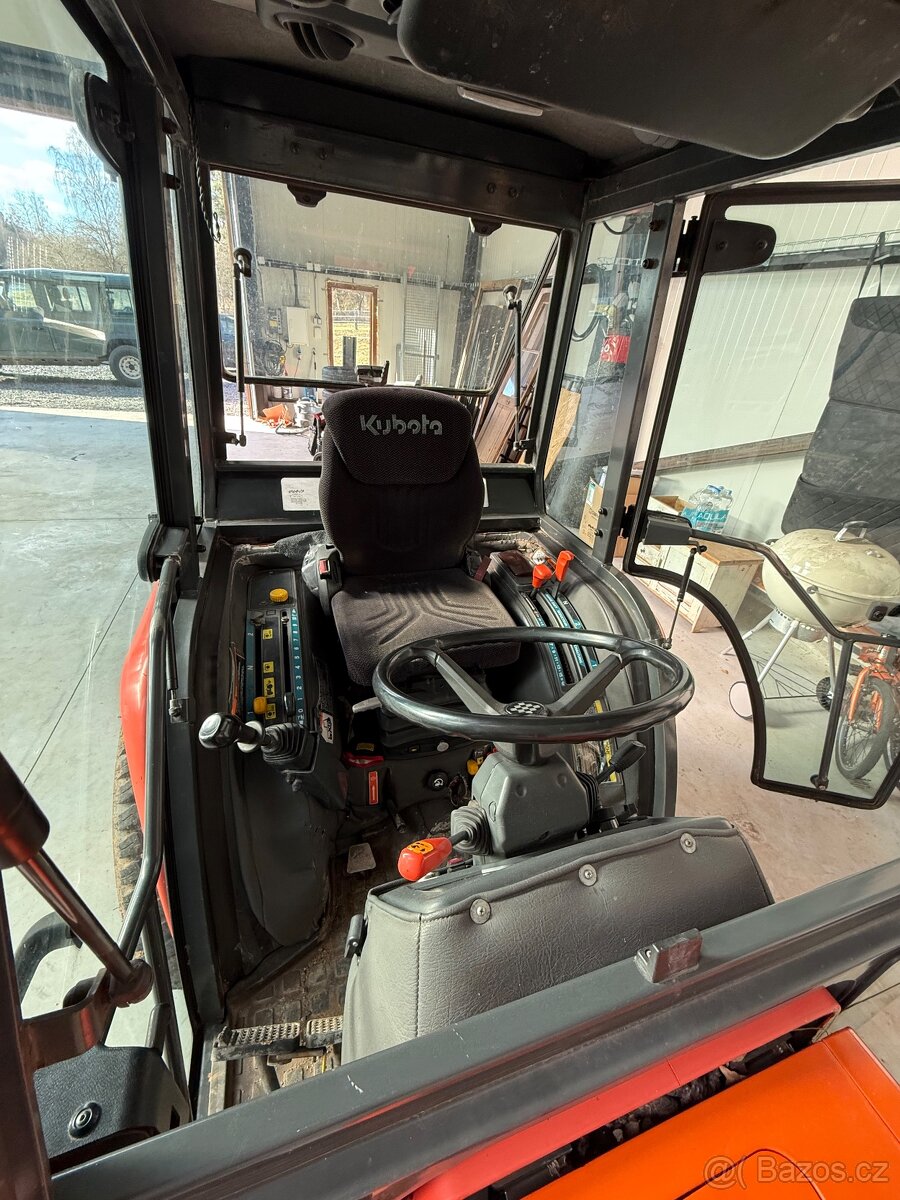 Kubota sv32 - 4