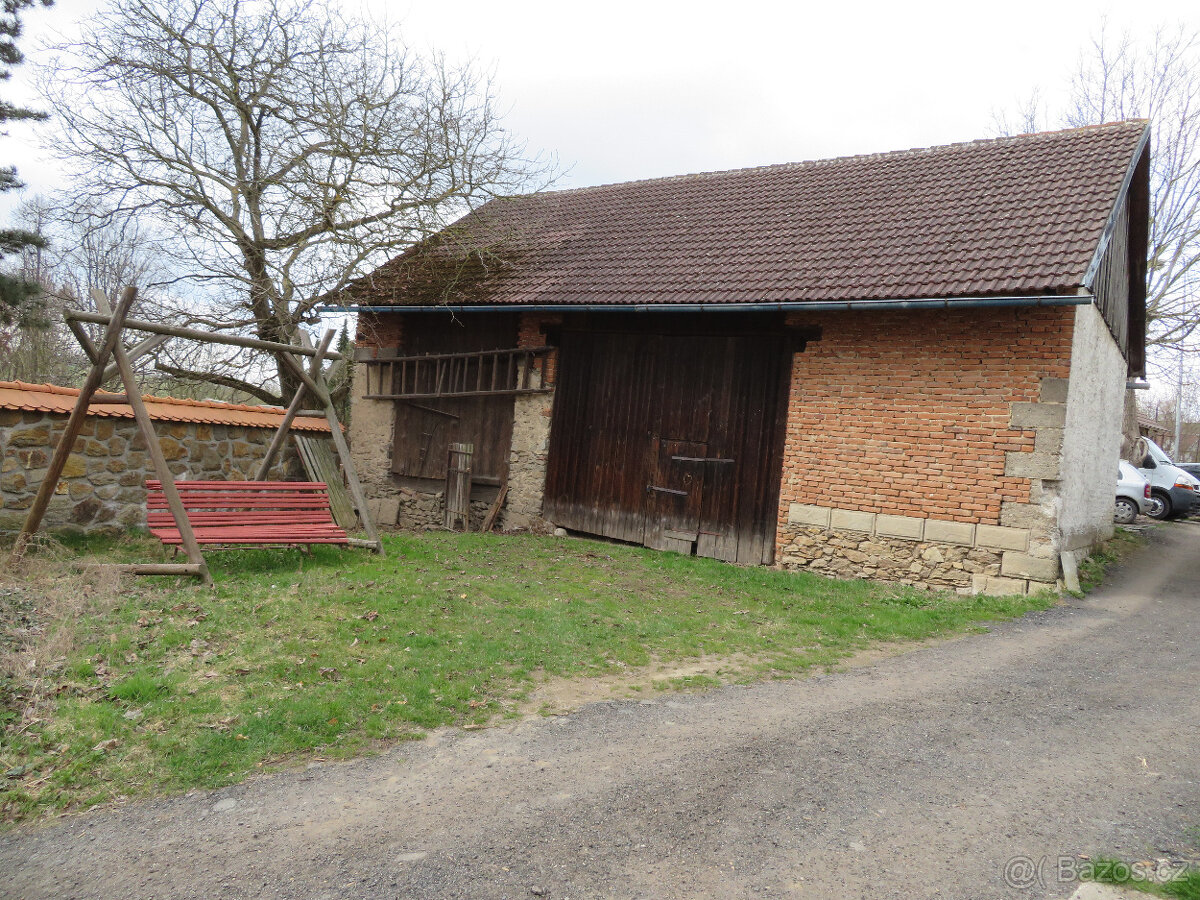 Prodej rodinný dům se sklepem, dvorkem, zahradou a stodolou - 4