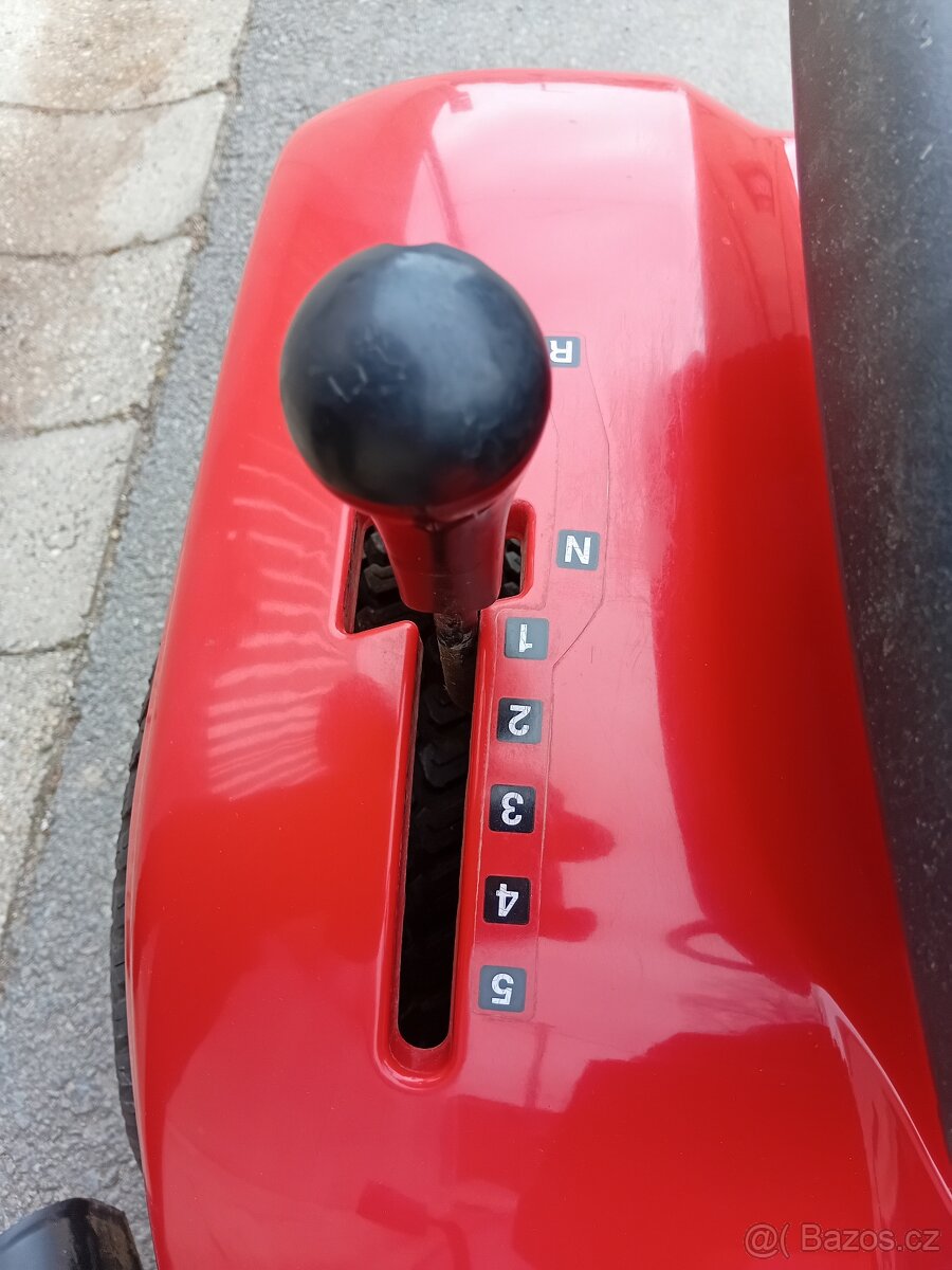 Prodám zahradní traktor Twin-Cut 12.5Hp - 4