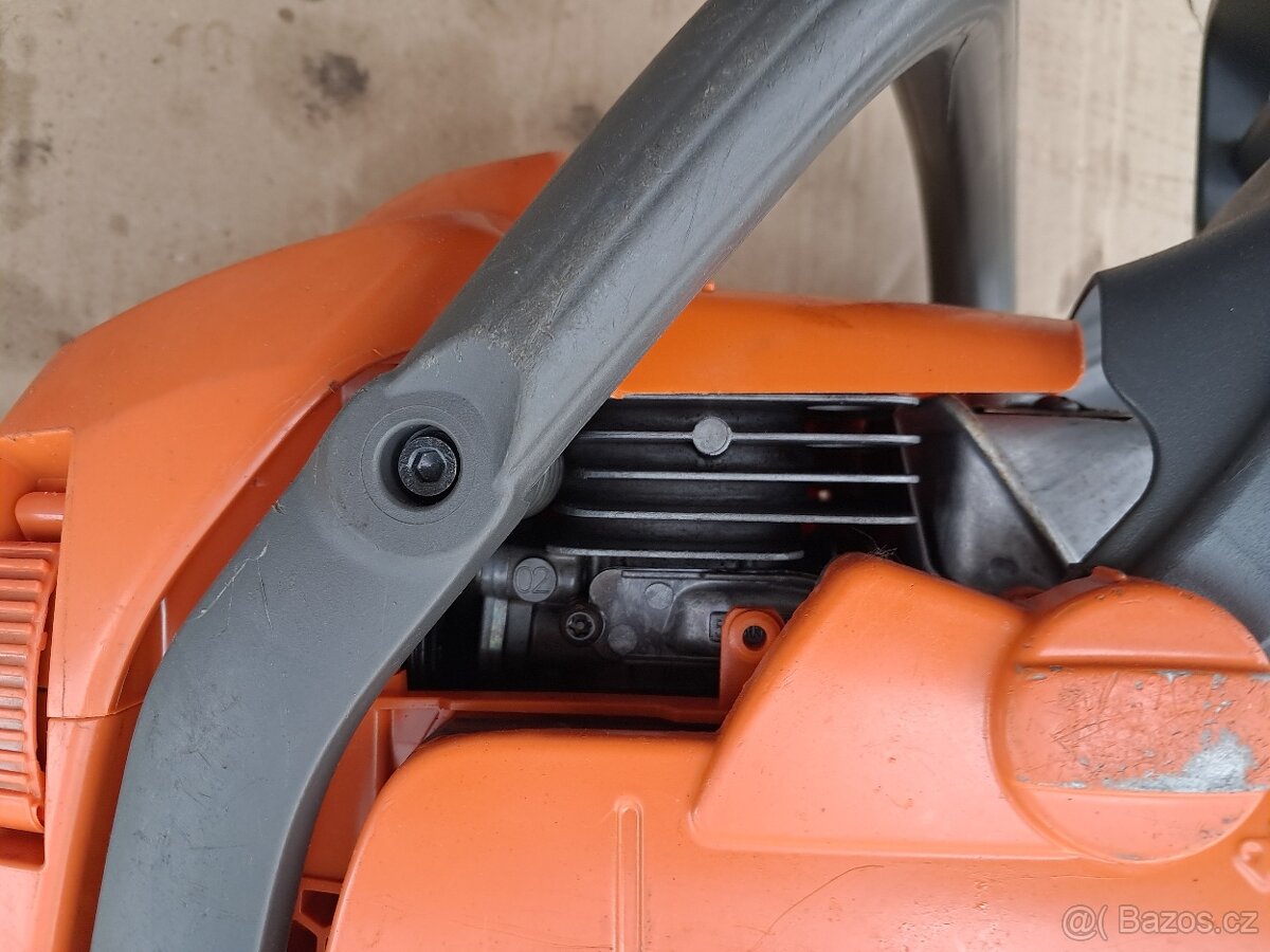 Husqvarna 435 motorova pila zaruce - 4