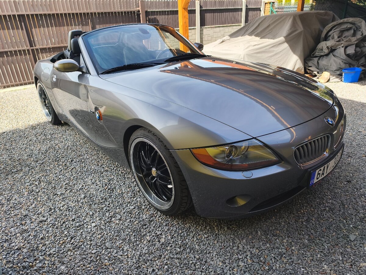 BMW Z4 E85 manuál - 4