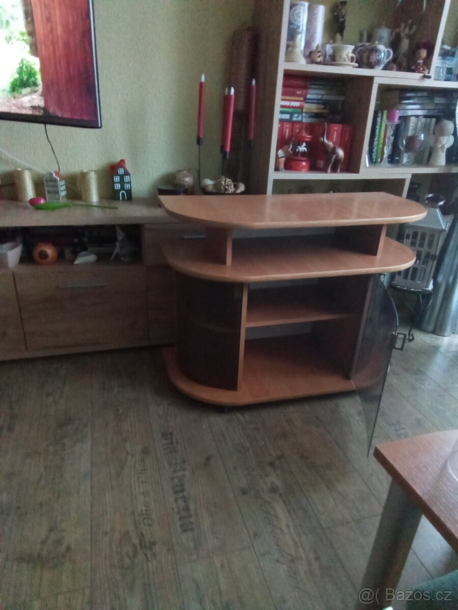 Stolek pod TV - 4