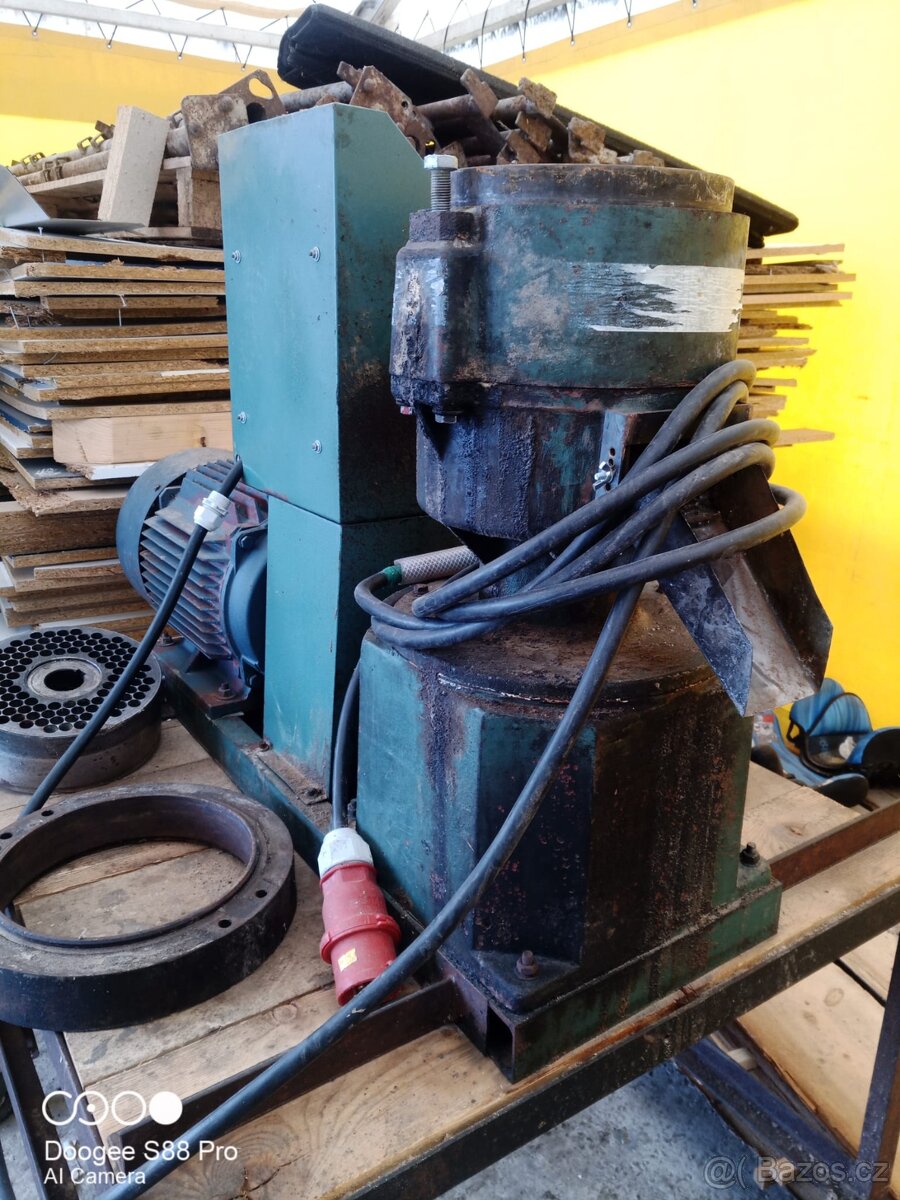 Prodám výkonný peletovací lis - 4