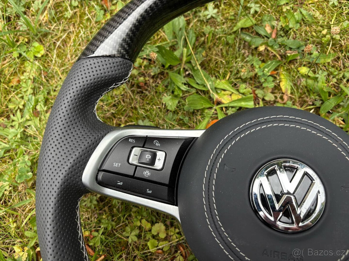 VOLKSWAGEN VOLANT KARBON + PERFOROVANA KOŽA - 4