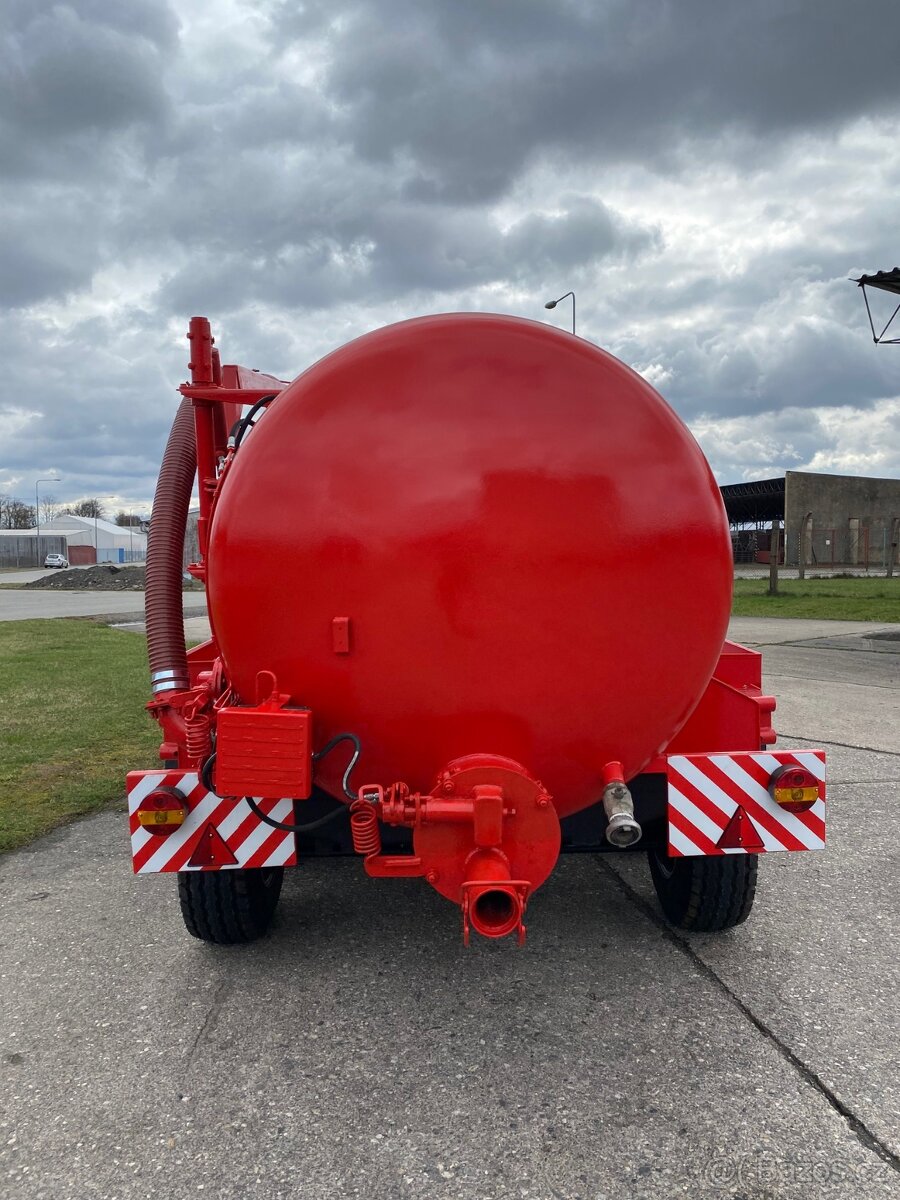 Fekální cisterna 10m3 na podvozku za traktor - 4