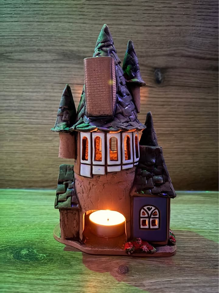 Keramický pohádkový svícen ve tvaru hradu - 4