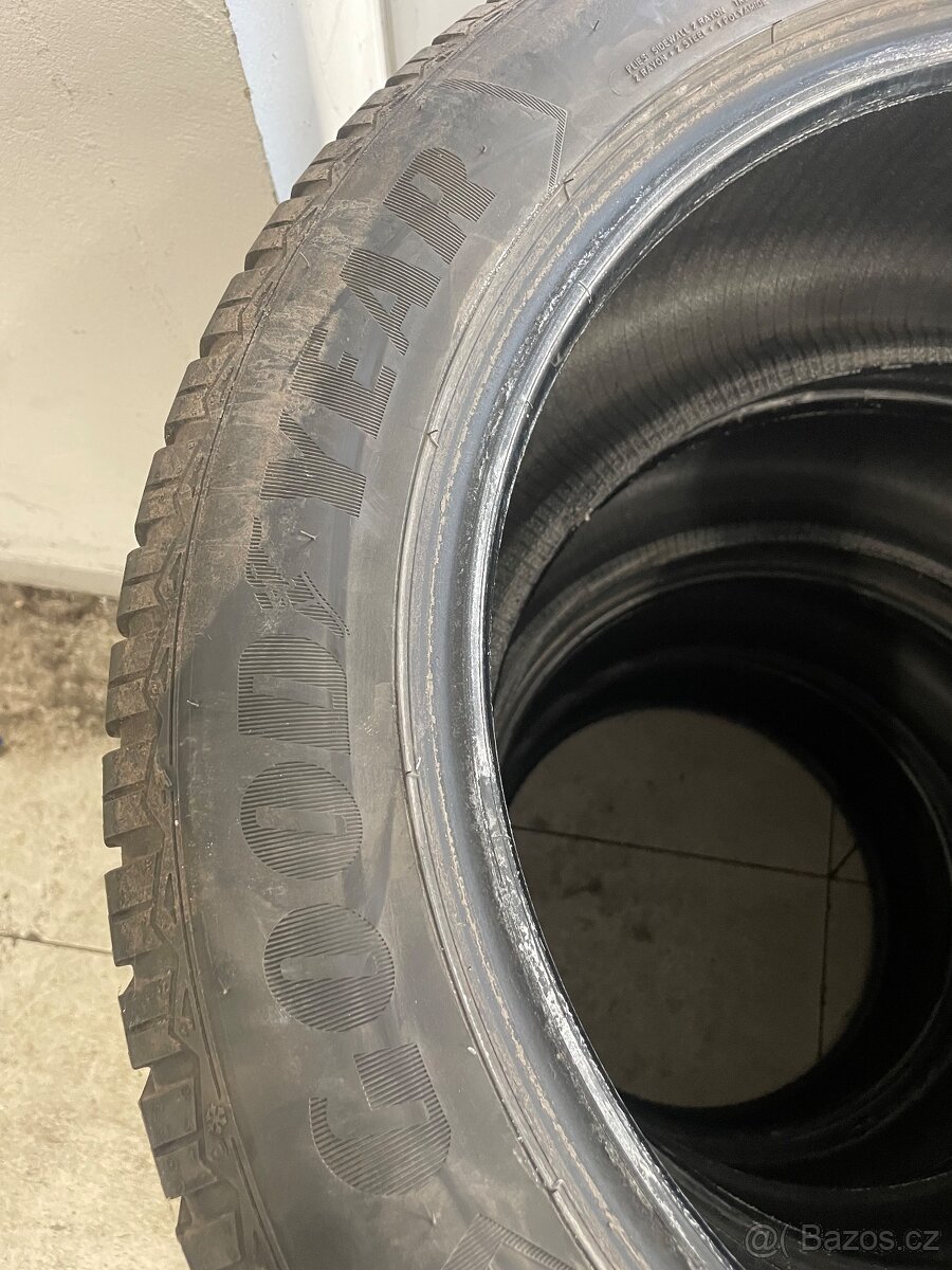 Zimní pneu GoodYear 285/45 R20 - 4