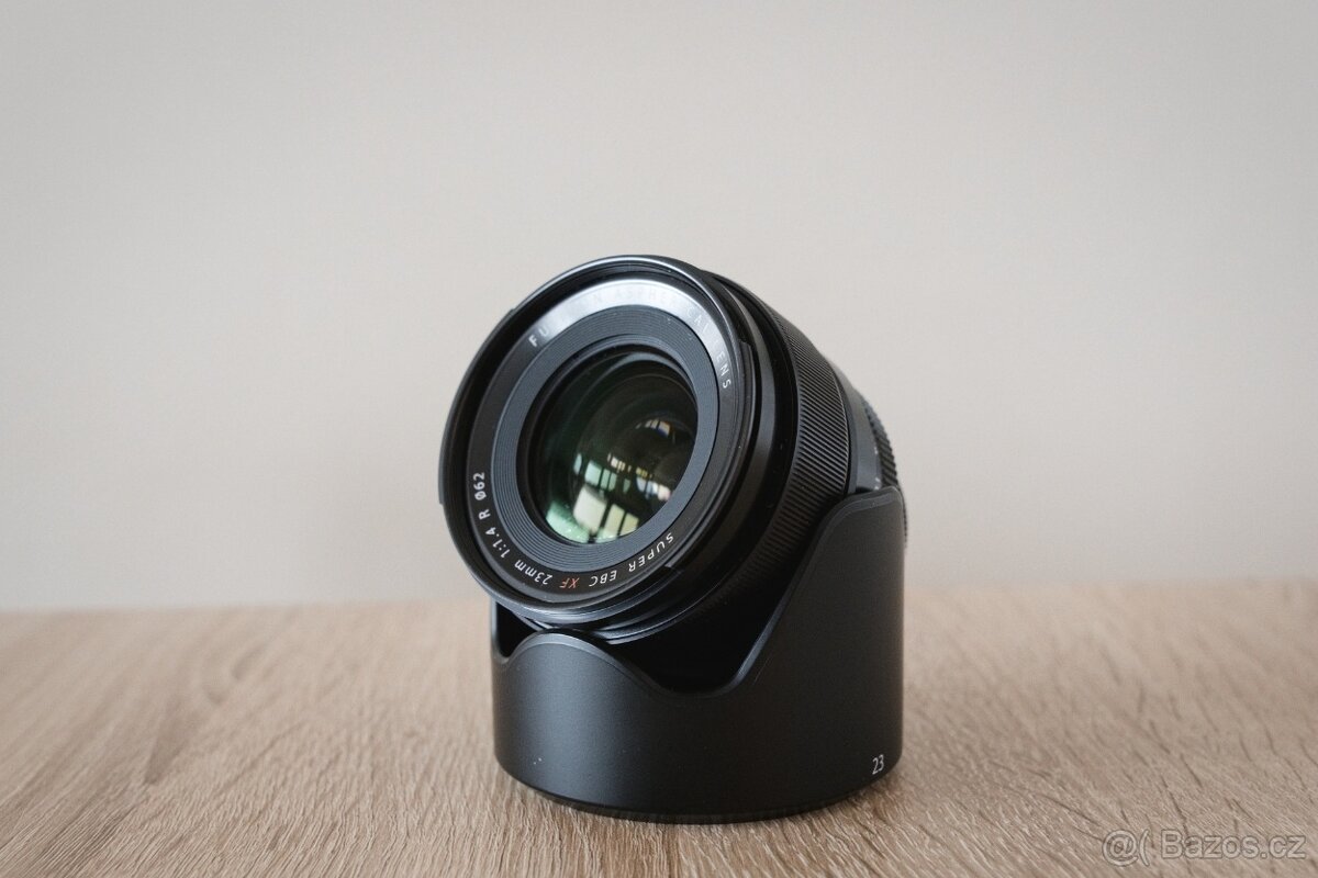 3 pevné objektivy pro Fujifilm X - 4