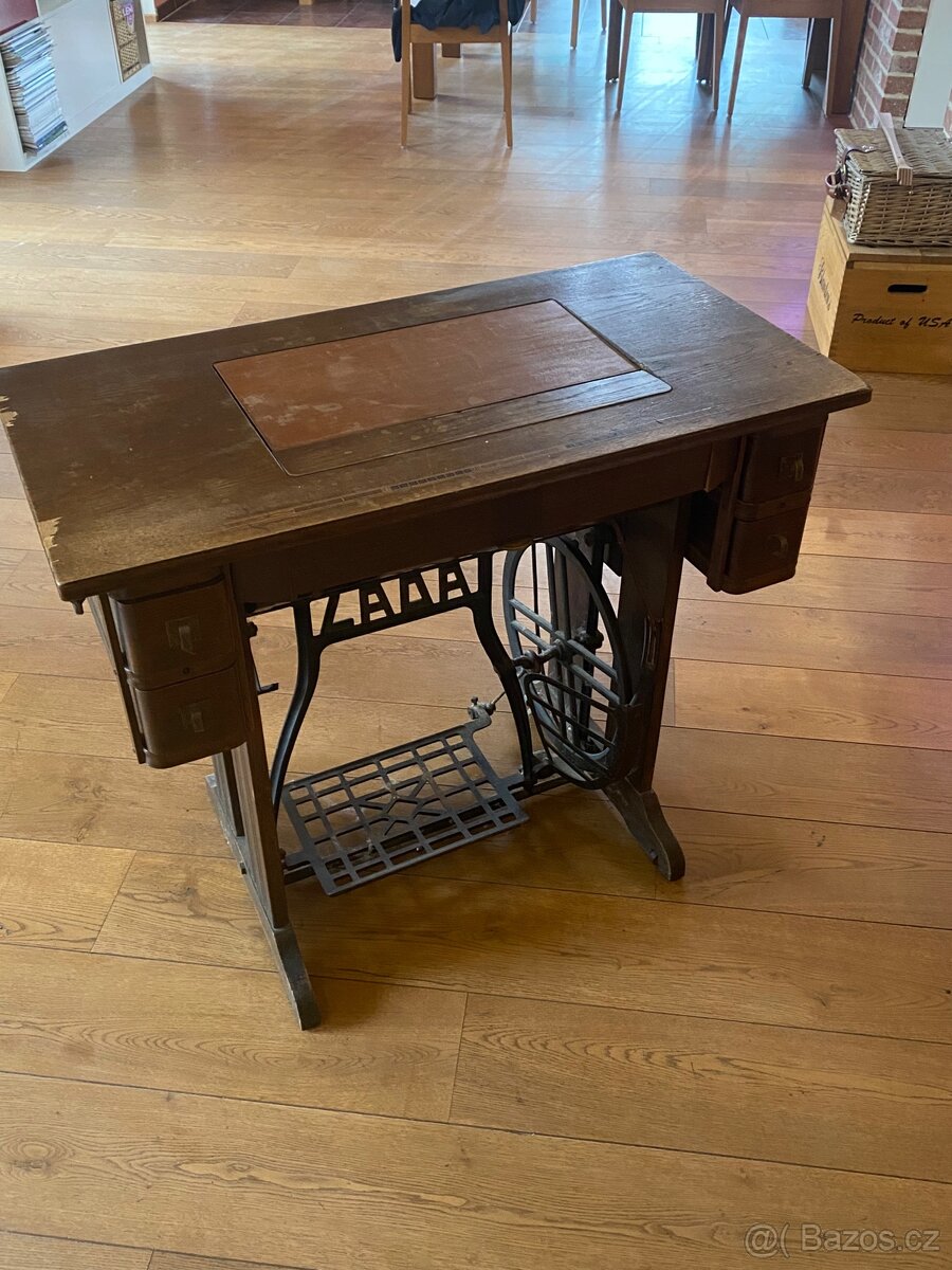 Dva za jednoho - staré šicí stroje - 4