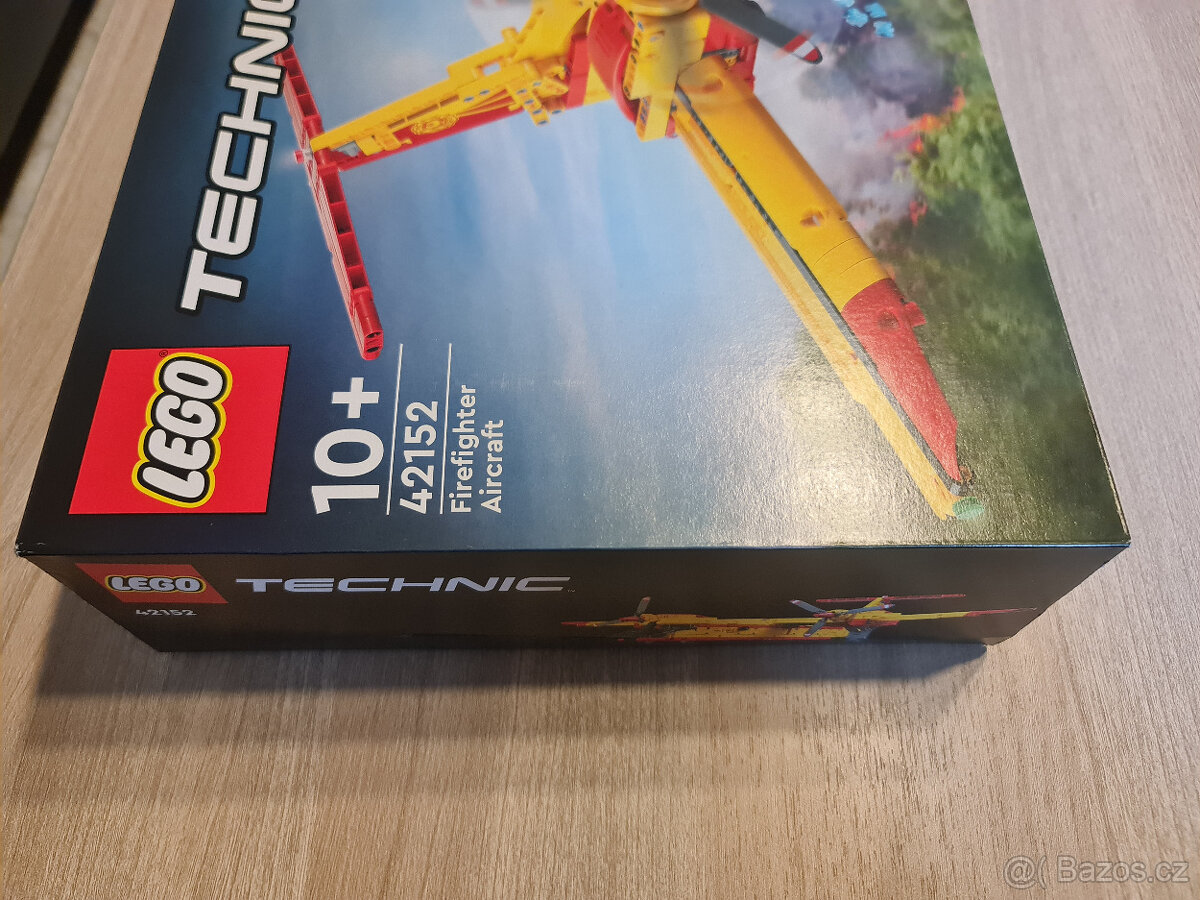 LEGO® Technic 42152 Hasičský letoun - 4