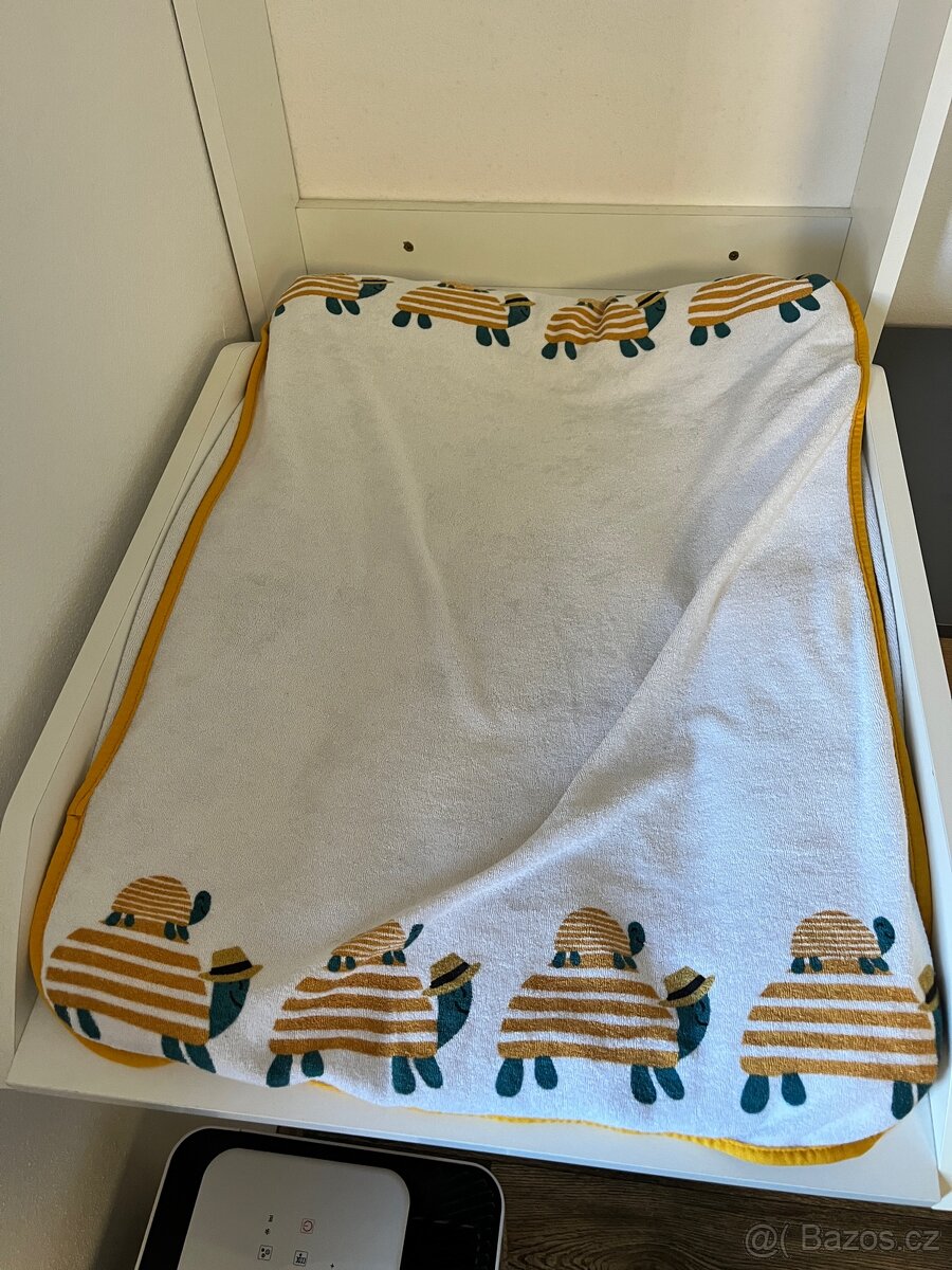 Odklápěcí přebalovací pult na stěnu/komodu - 4