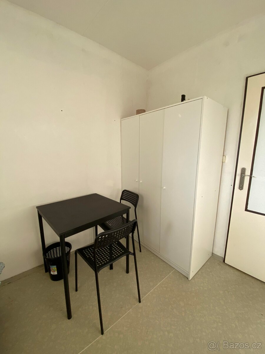 Pronájem — pokoj s trvalým pobytem pro pár na Hájích - 4