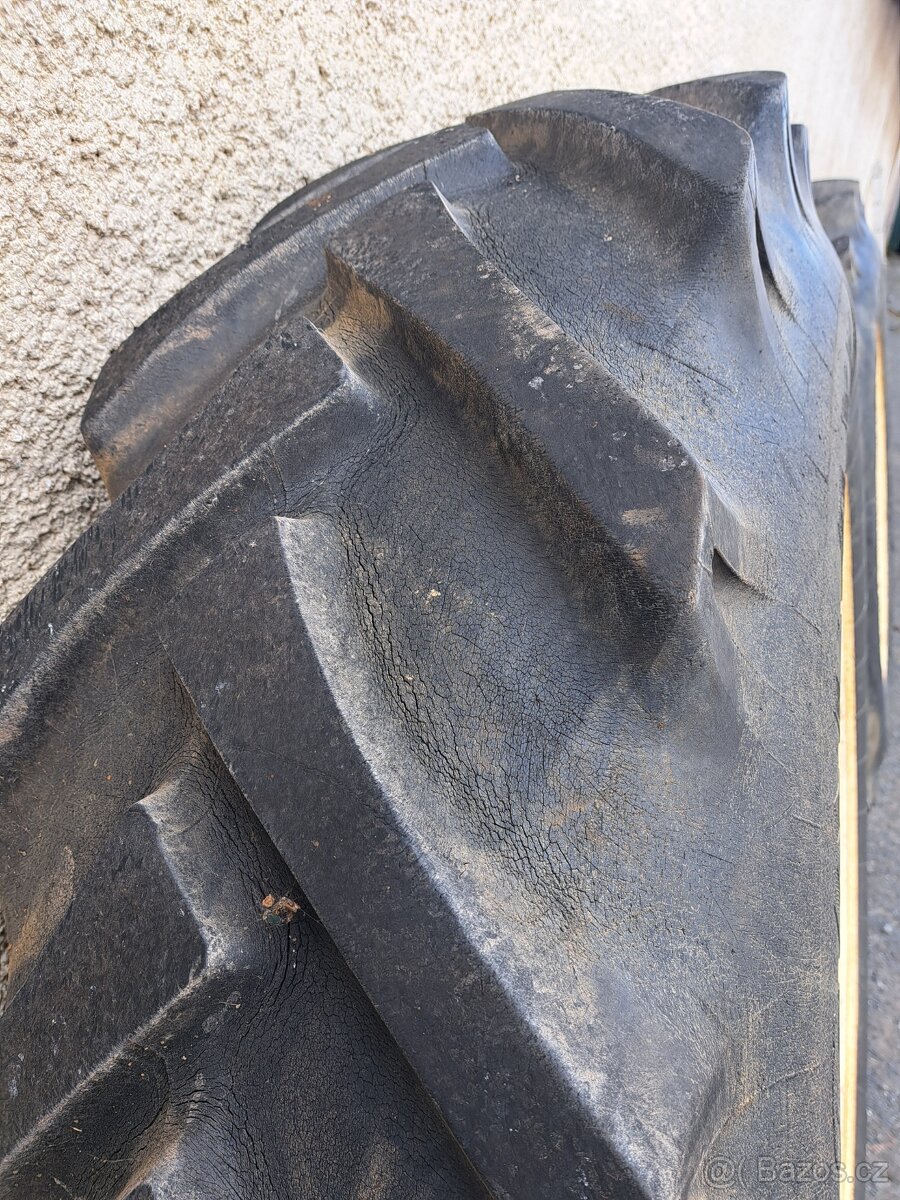 Zetor uřI kompletní zadní kola 16,9-34. - 4