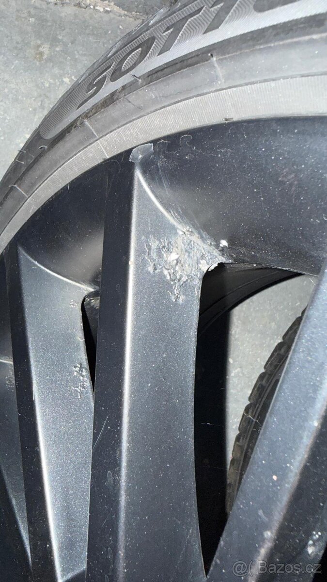 Alu kola Škoda Octavia 3 originál zimní pneu Pirelli 6,5mm - 4