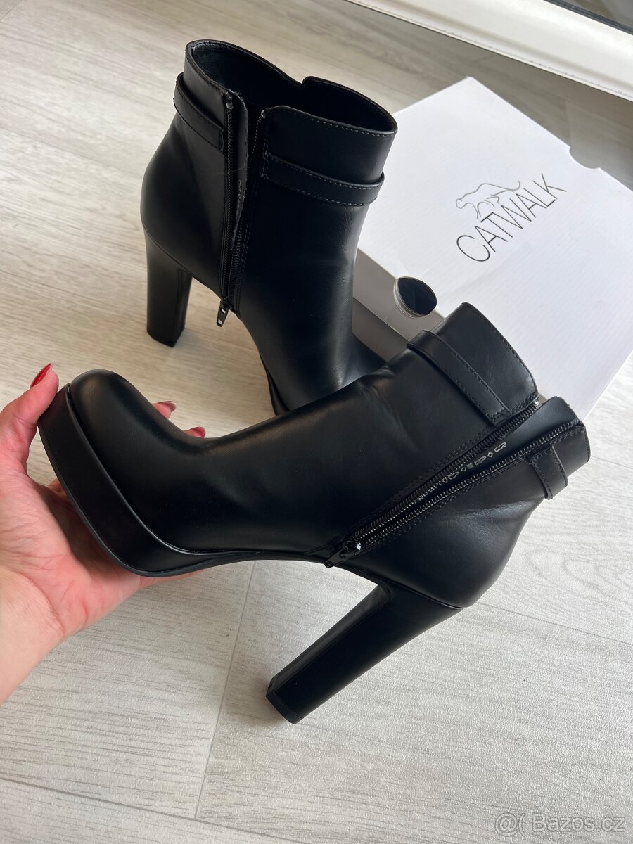 NOVÉ – dámské černé kotníkové boty - 4